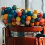 Игровое поле слота Sweet Bonanza Super Scatter с фруктовыми символами